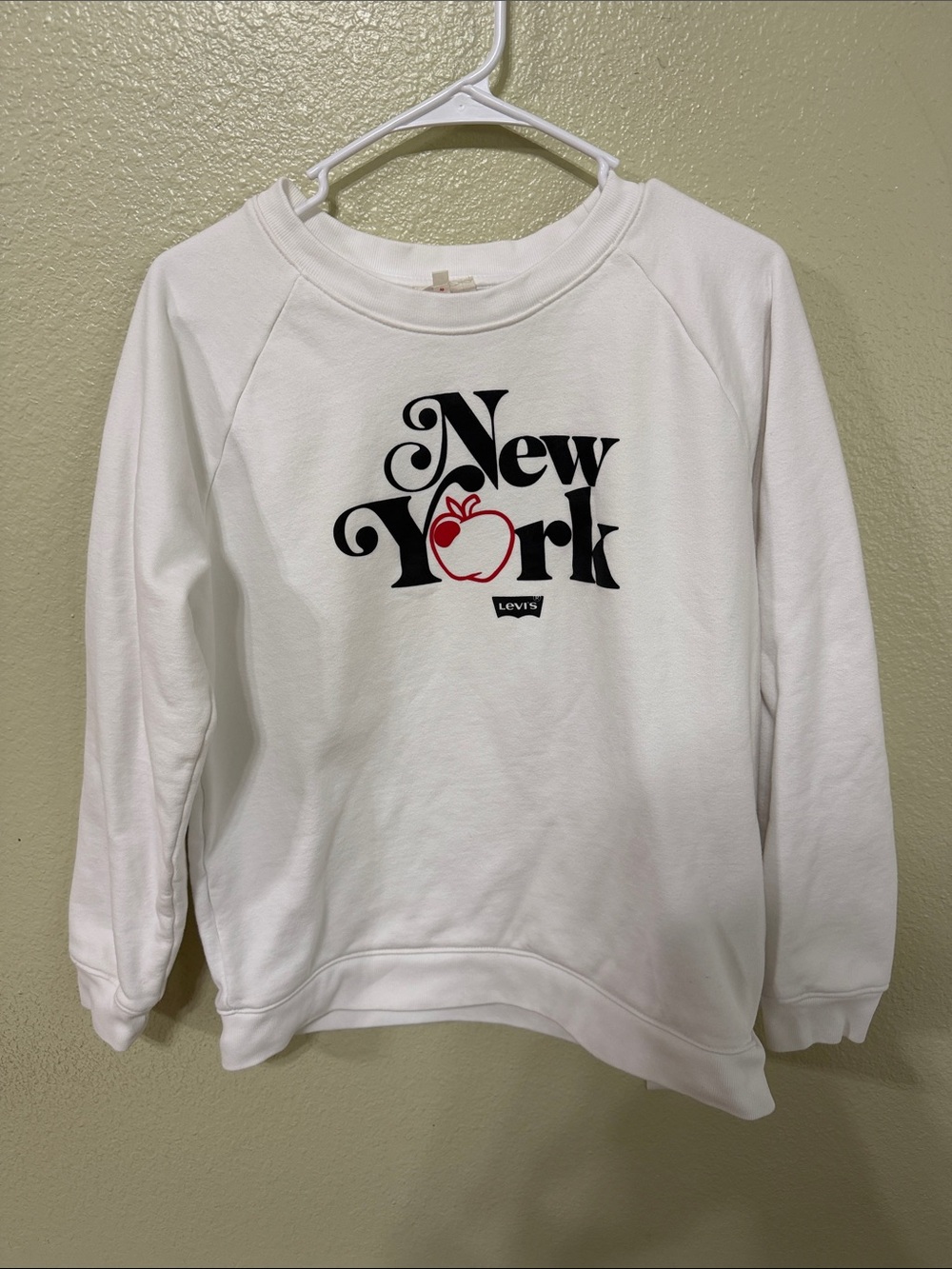 Levi's White Crewneck Sweatshirt with Black 'New York' Graphic and Red Apple